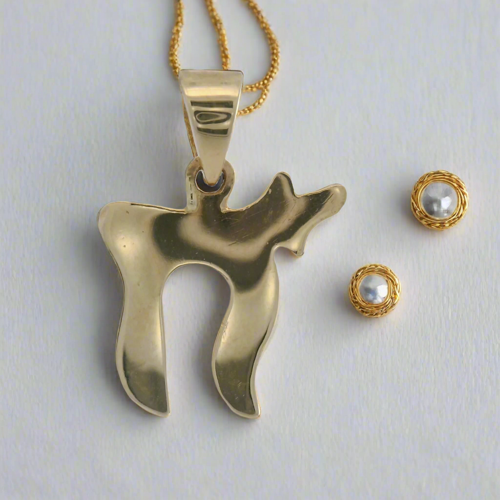 Gold 10k Chai Pendant