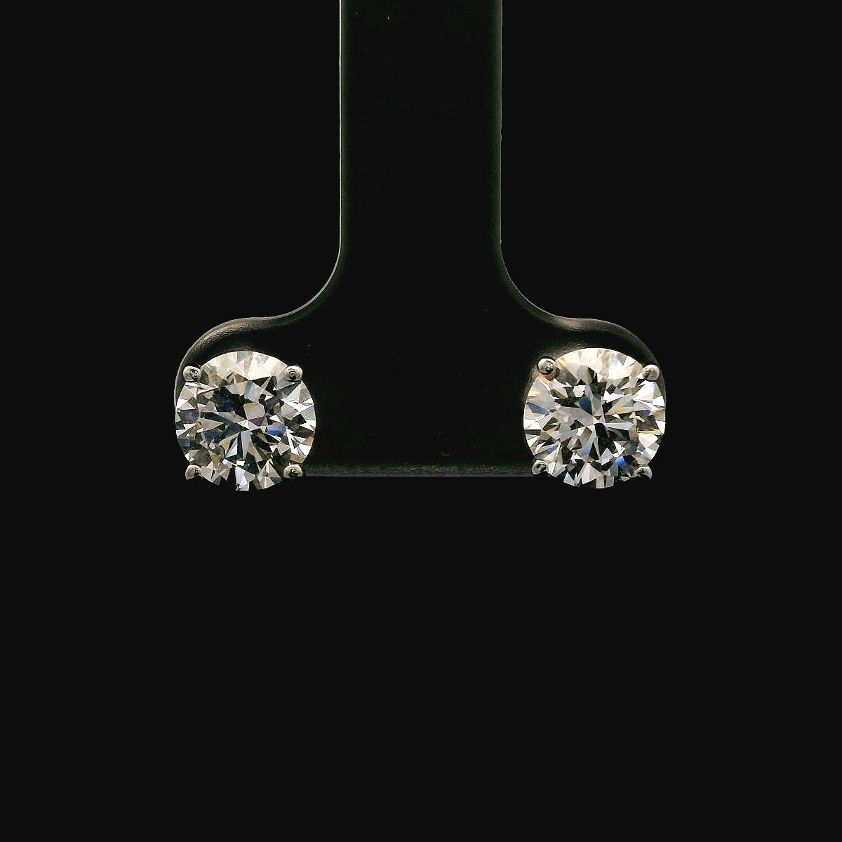 14k White Gold Diamond Studs (VS+ F+)
